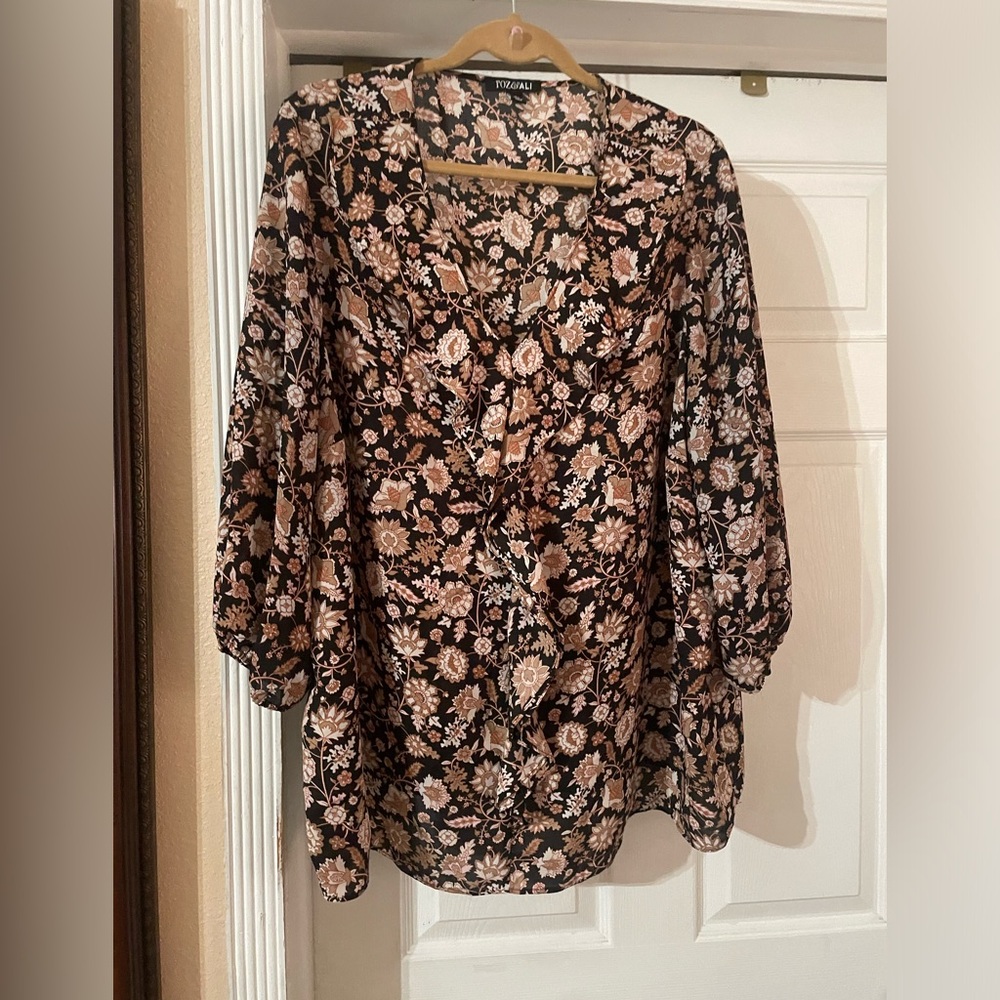 NWOT ROZ & ALI Black and Beige  Floral Top ruffles front 2X 🍁🍃🌻🍂BC BAG 03